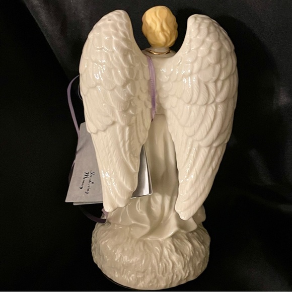 “Remembrance Angel” Porcelain & 14K Gold Music Box Plays Amazing Grace - Picture 4 of 8